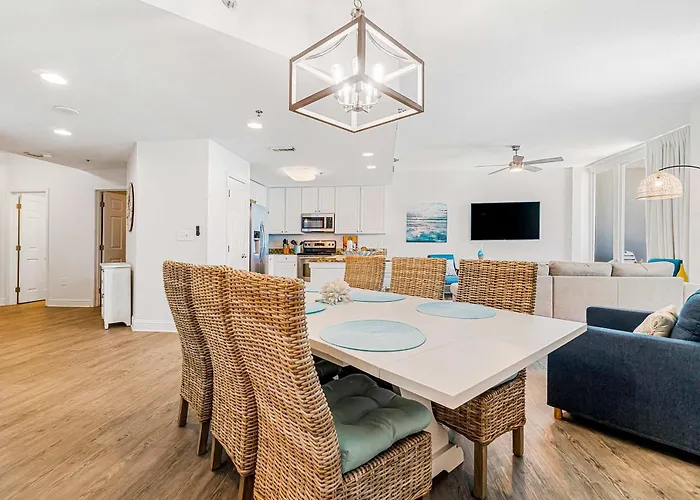 Well Decorated Gulf-front With Pool & Hot Tub Access Holiday home *
