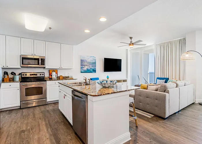 Well Decorated Gulf-front With Pool & Hot Tub Access Holiday home