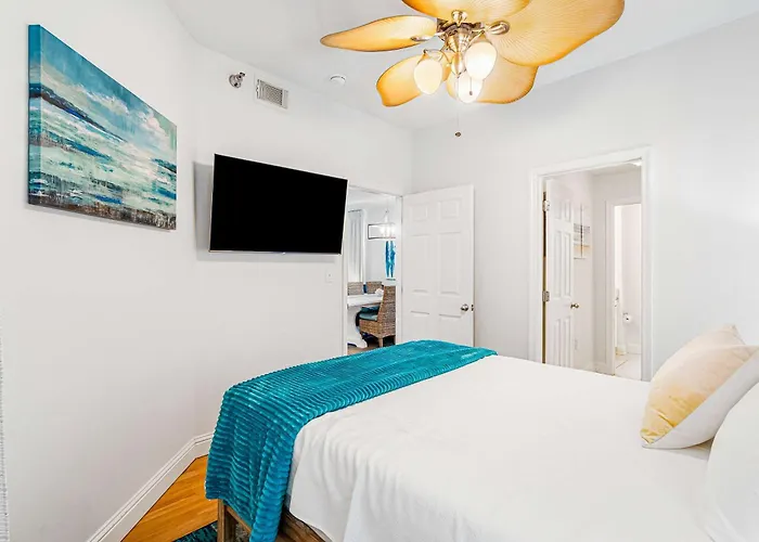 Well Decorated Gulf-front With Pool & Hot Tub Access Holiday home
